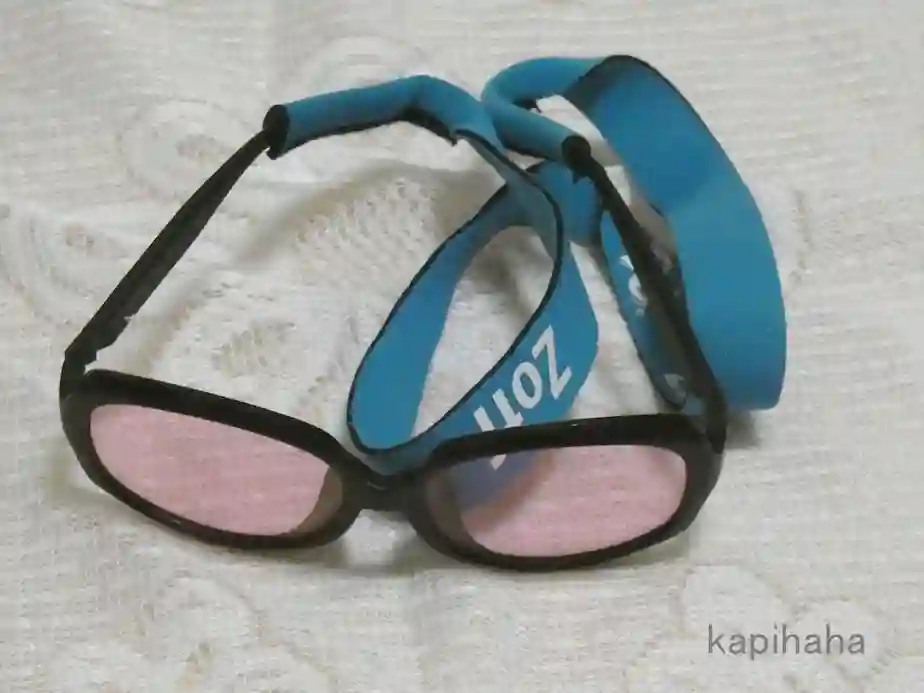 キッザニアのメガネショップオリジナルのサングラス。